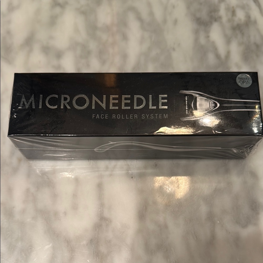 Microneedle Face Roller System - Black